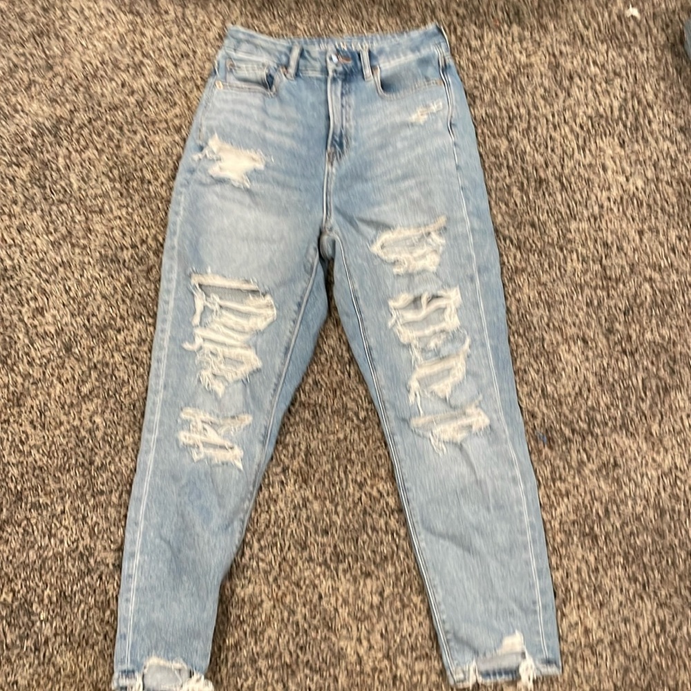 AMERICAN EAGLE mom jeans